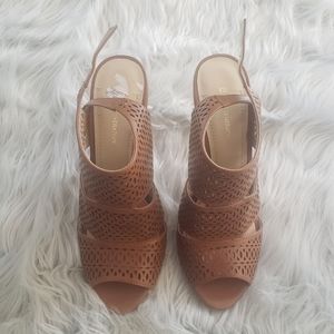 BCBGeneration PL- Jaguarr Brown High Heel Sandals- Size 8B/38